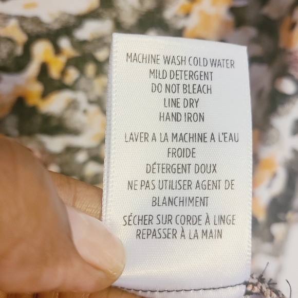 Robert Graham Men's Puzzle Print Camo Short Sleeve V-Neck T-Shirt (Size 3XL) - Picture 9 of 13